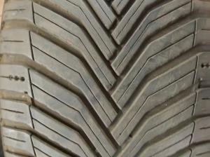 MICHELIN Cross Climate 2 225/40 R19